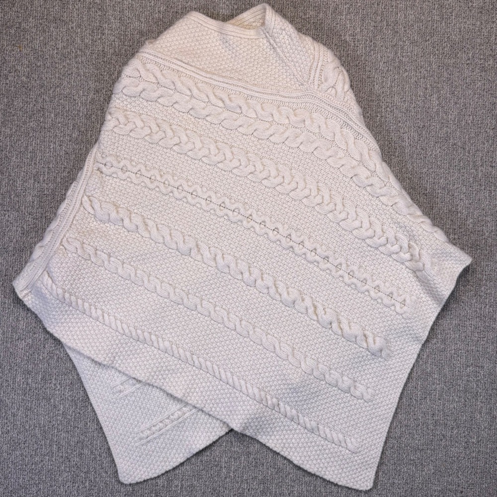 Aran Sweater Market Cream 100% Merino Wool Cable Knit Poncho Ireland Size M/L